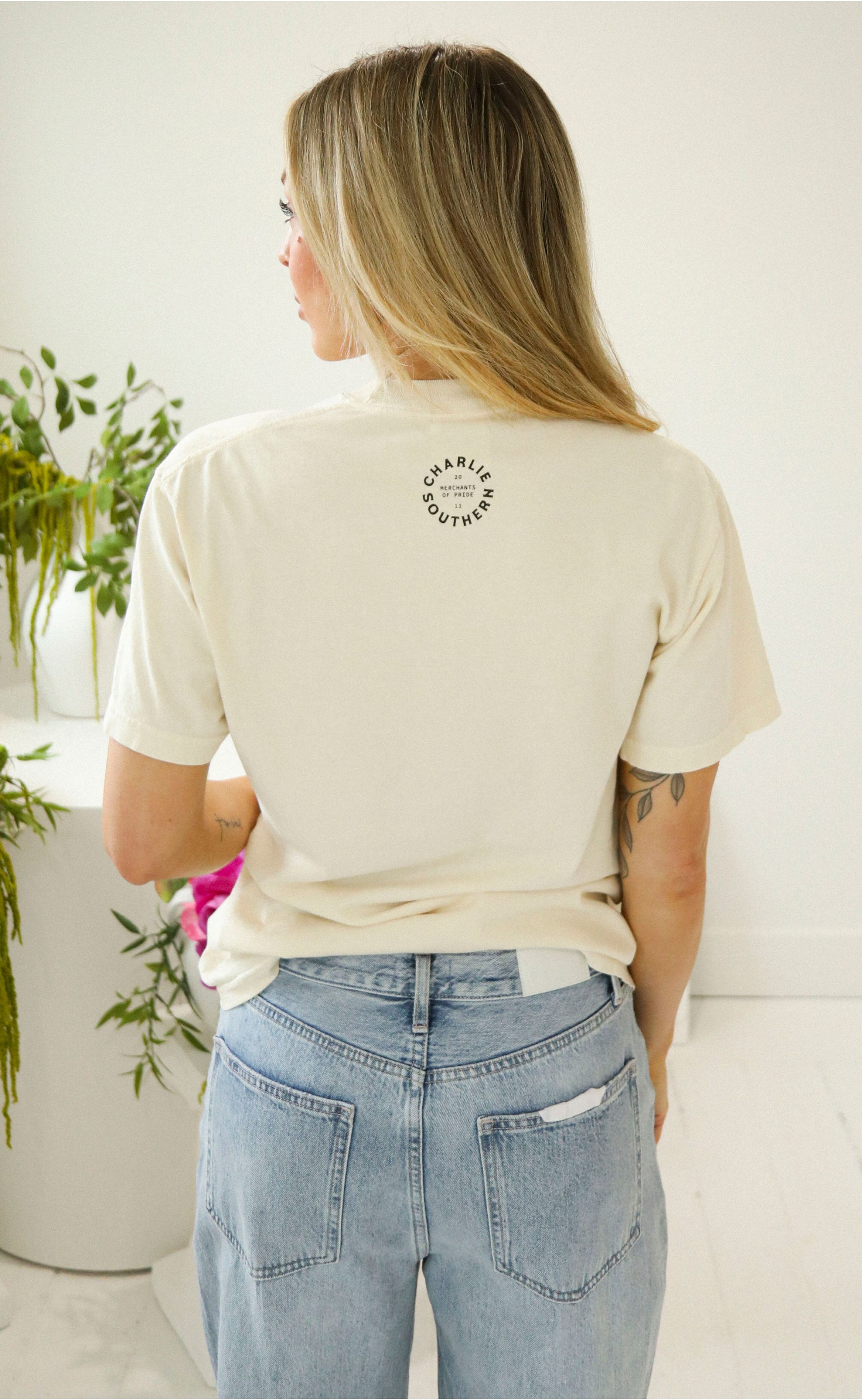 Classic Mama Graphic Tee – Stylish and Sentimental Statement Shirt