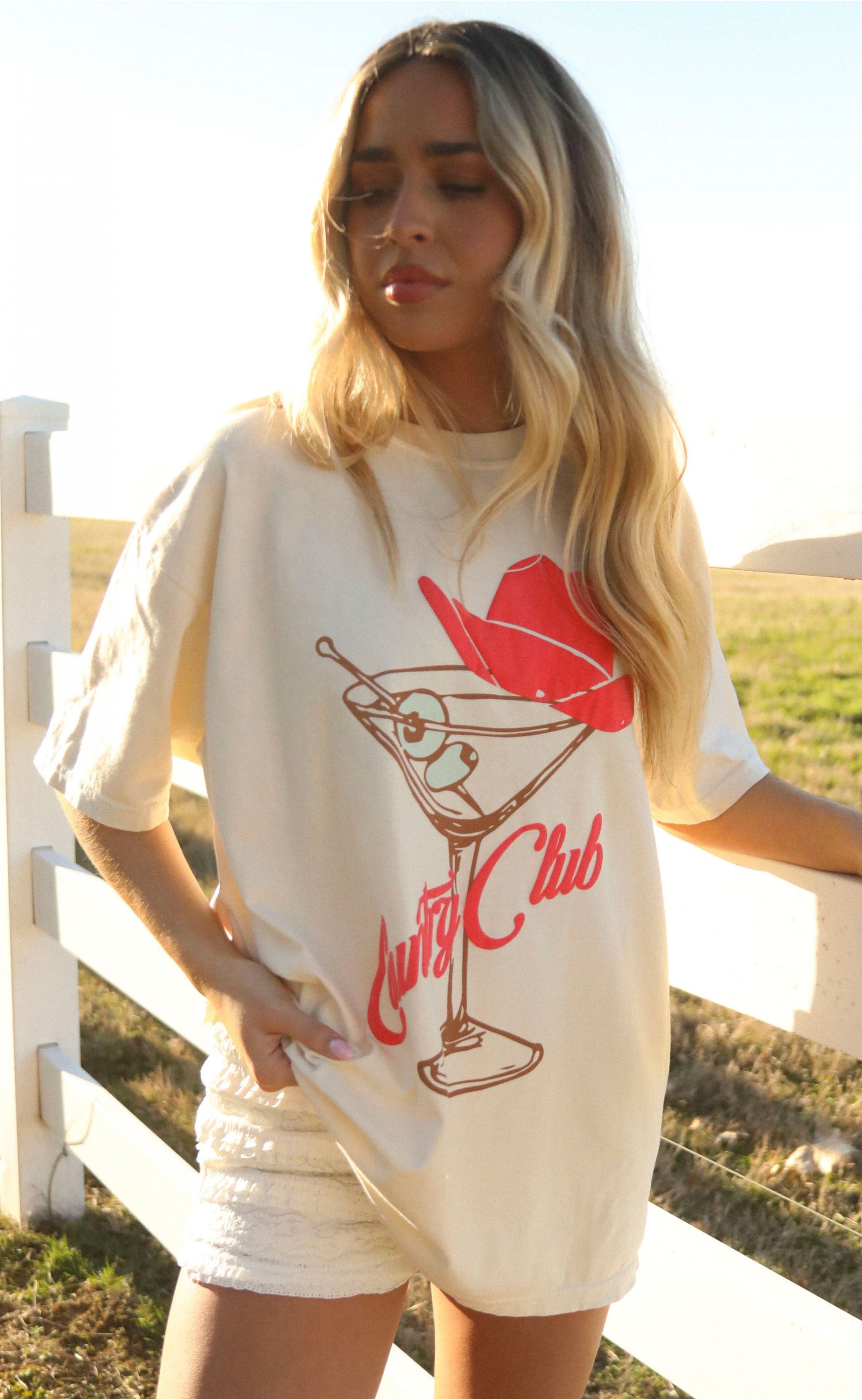 Classic Country Club Martini Graphic Tee – Perfect for Relaxed Social Gatherings