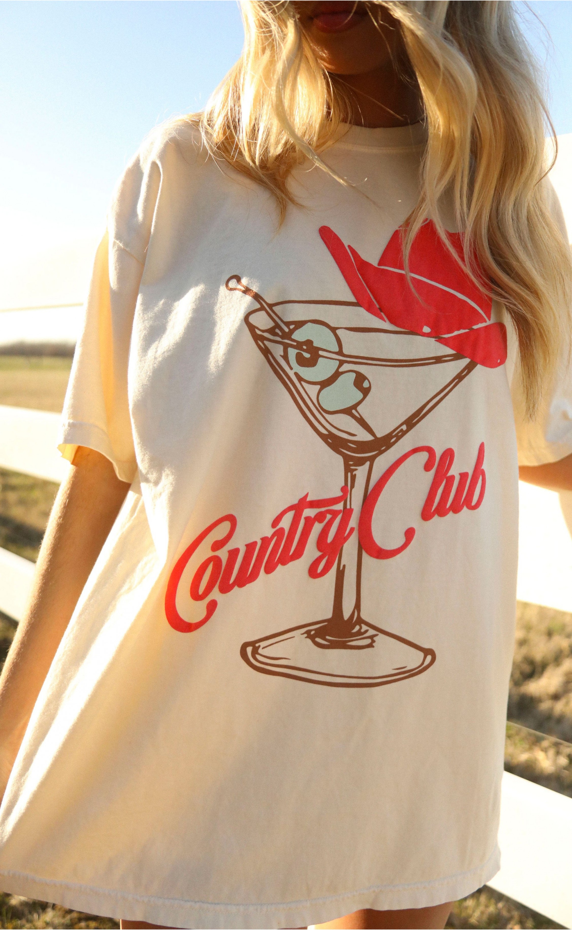Classic Country Club Martini Graphic Tee – Perfect for Relaxed Social Gatherings