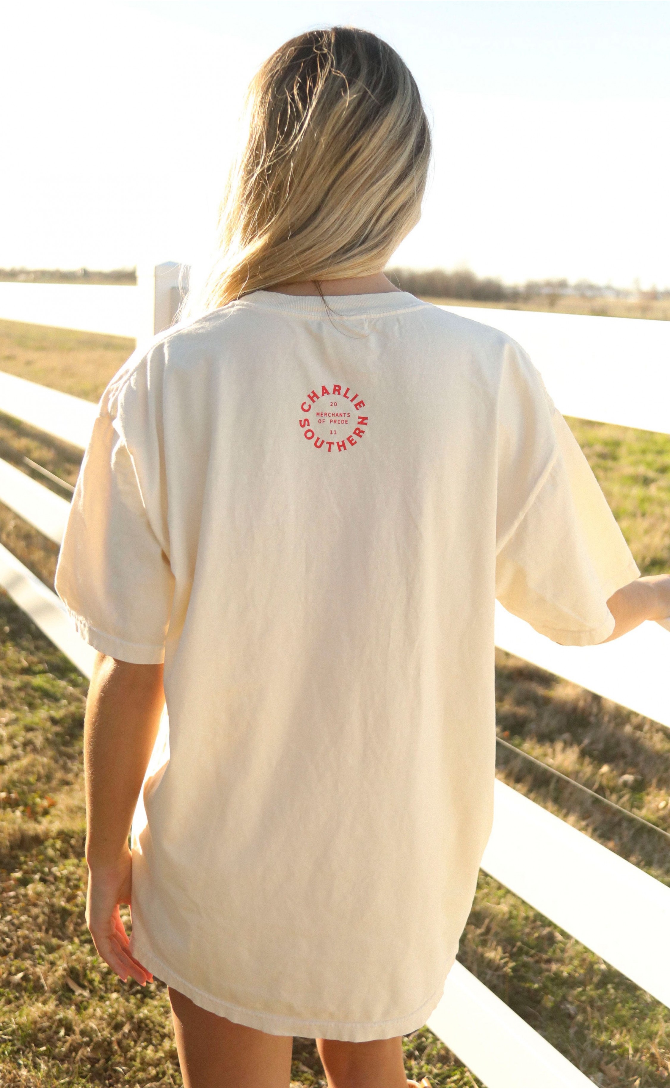 Classic Country Club Martini Graphic Tee – Perfect for Relaxed Social Gatherings