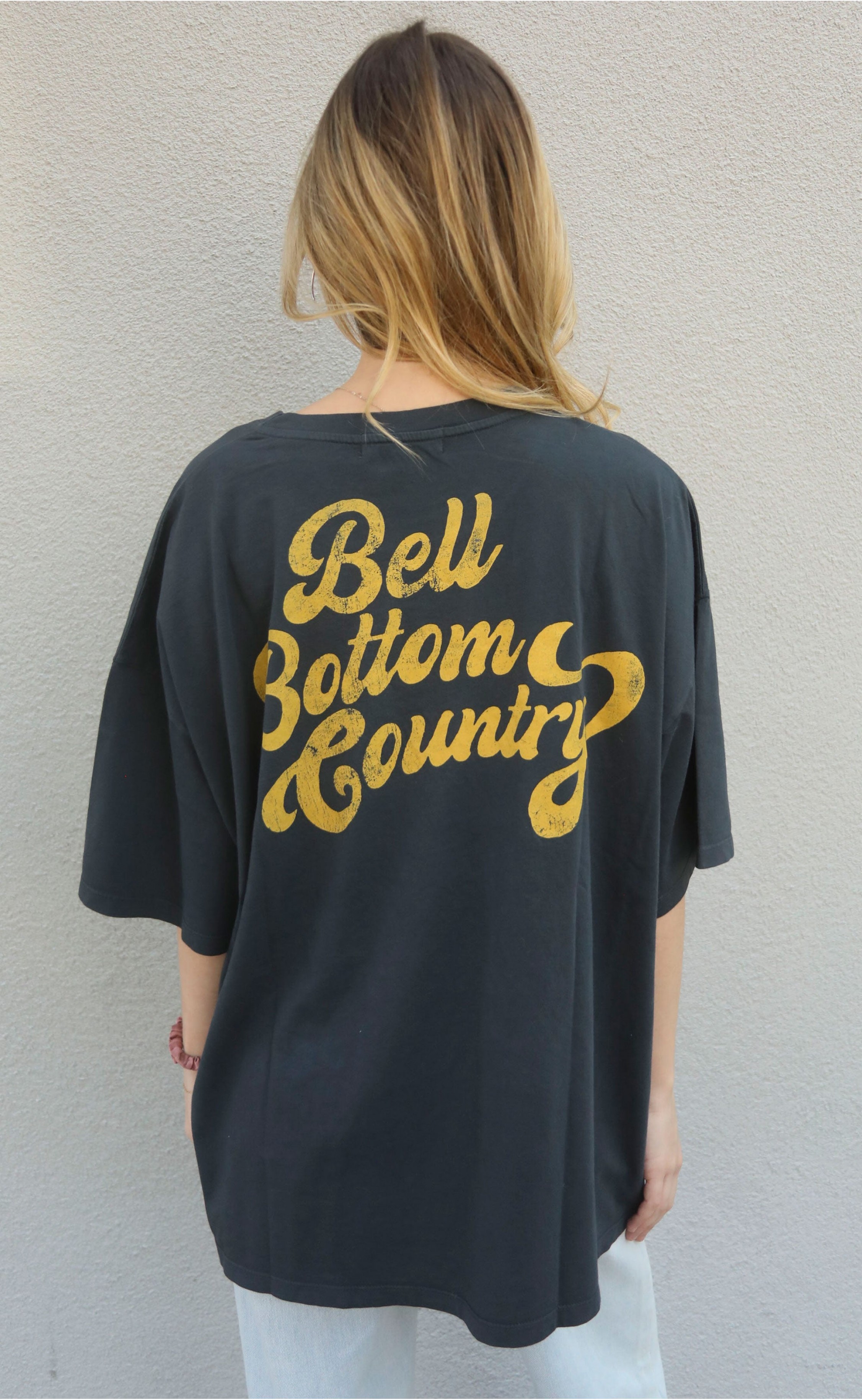Lainey Wilson Fan Tee – “Hold My Halo” Design, Perfect for Concerts and Everyday Wear