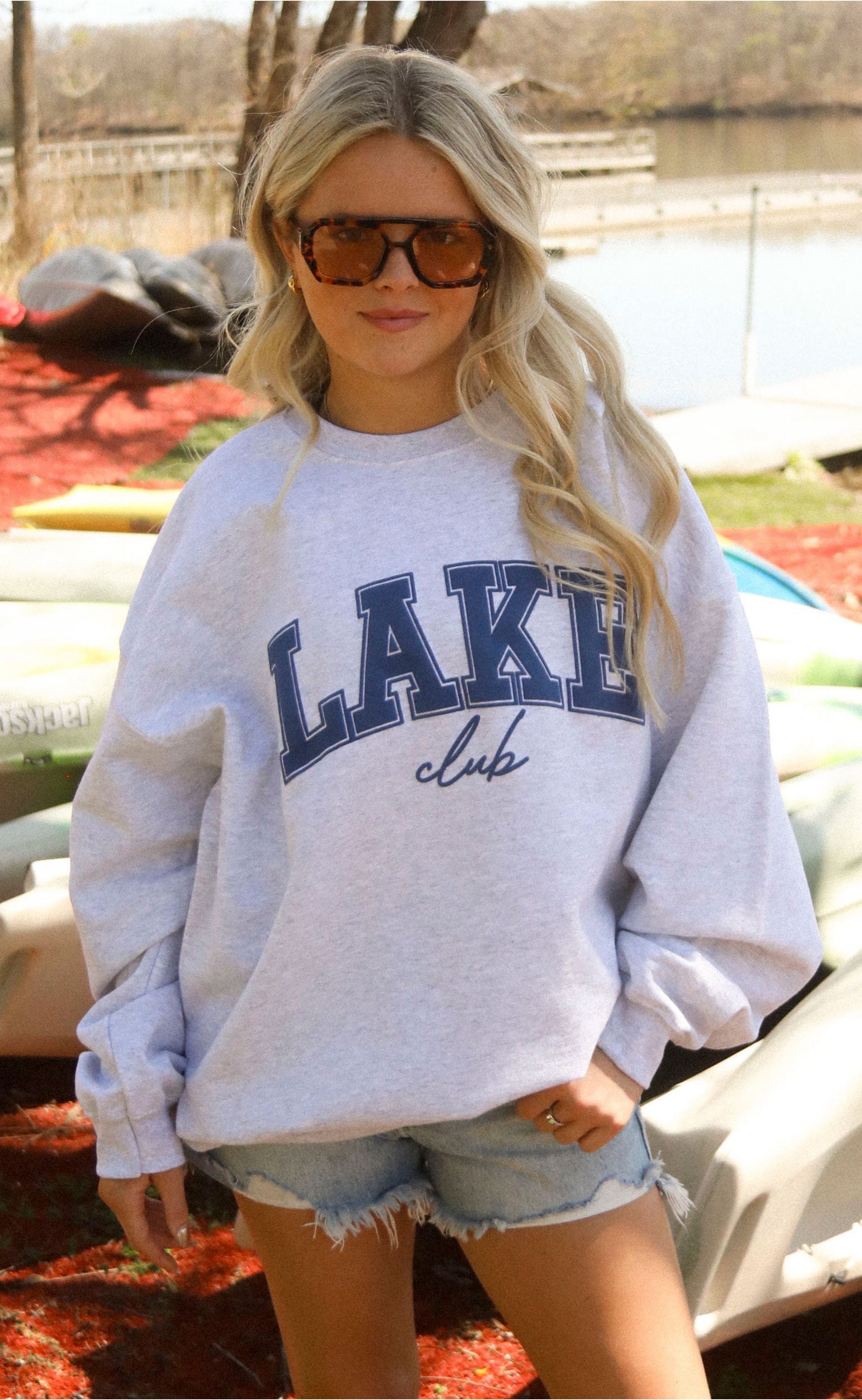 Lake Club Graphic Crewneck – Comfortable and Sty...