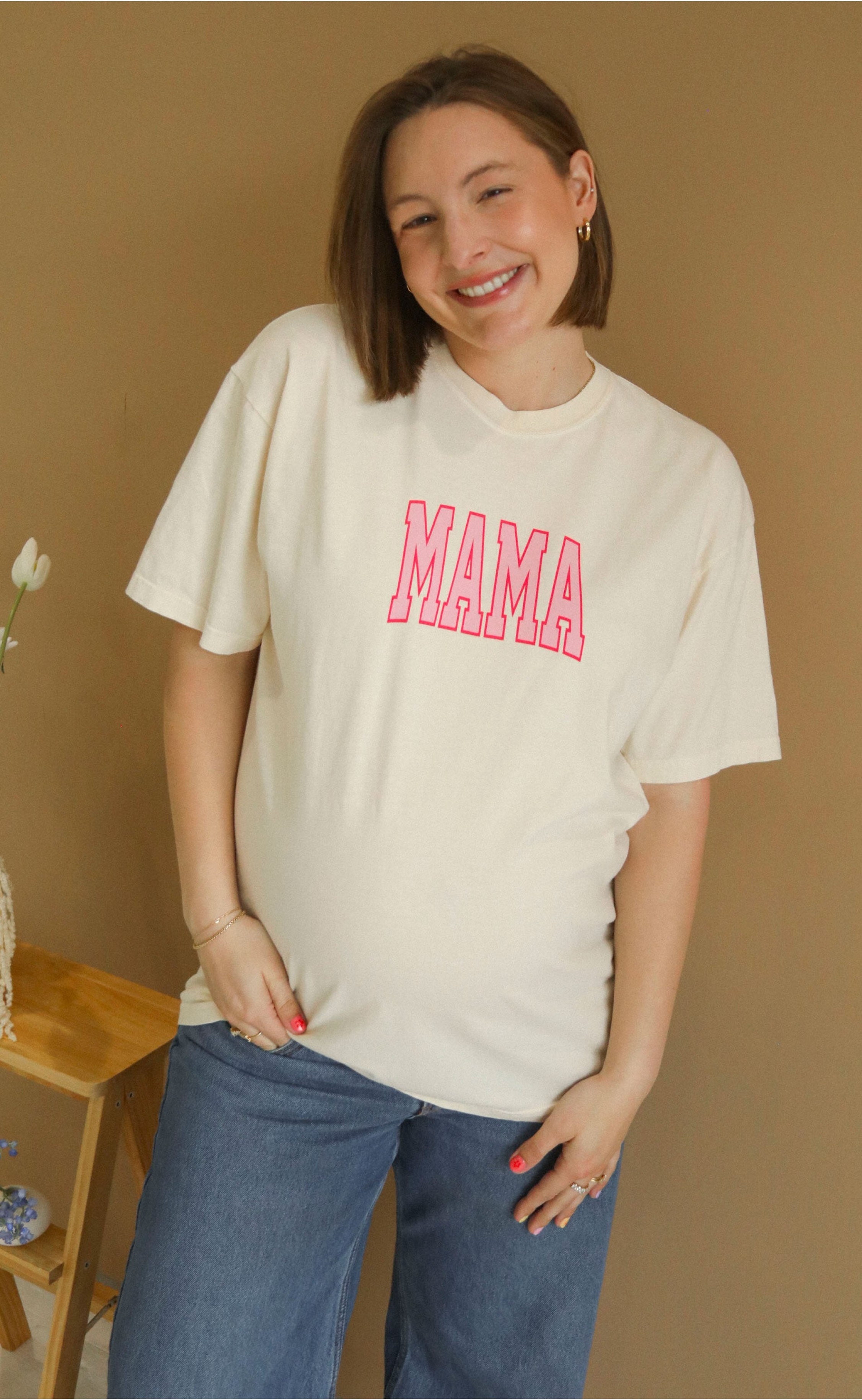 Classic Mama Graphic Tee – Stylish and Sentimental Statement Shirt