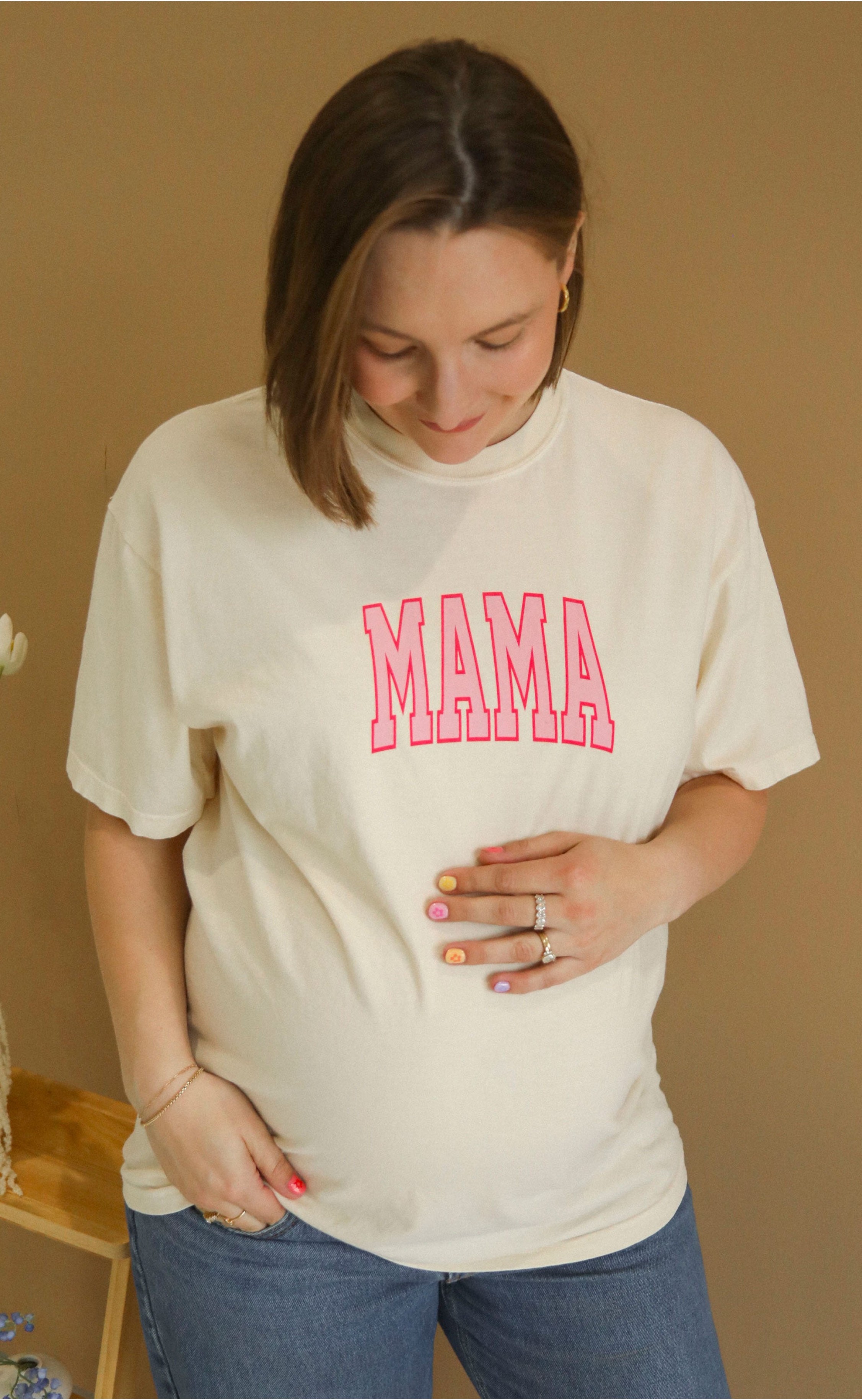 Classic Mama Graphic Tee – Stylish and Sentimental Statement Shirt