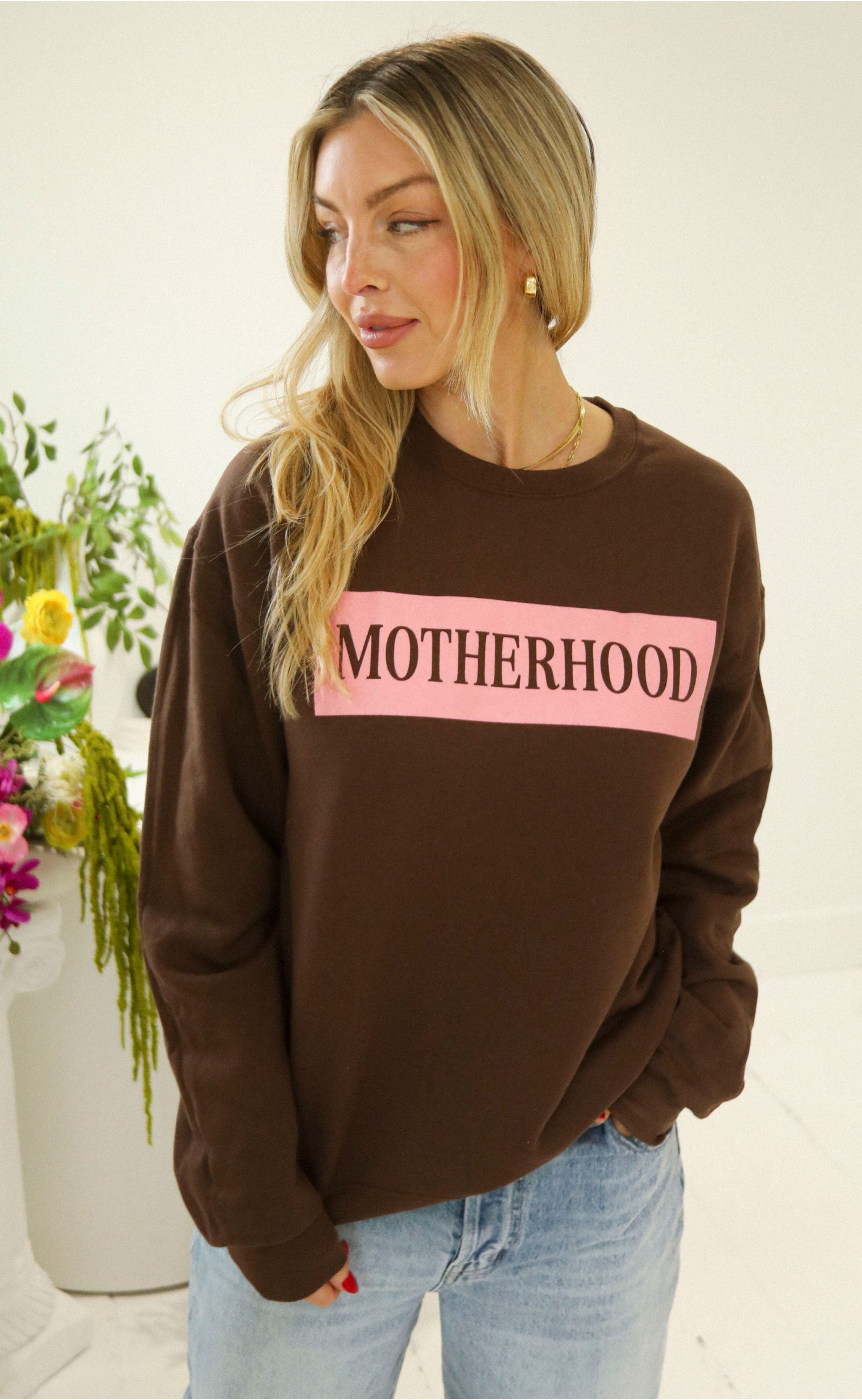 Brown Motherhood Sweatshirt – Comfortable Crewneck for Proud Moms