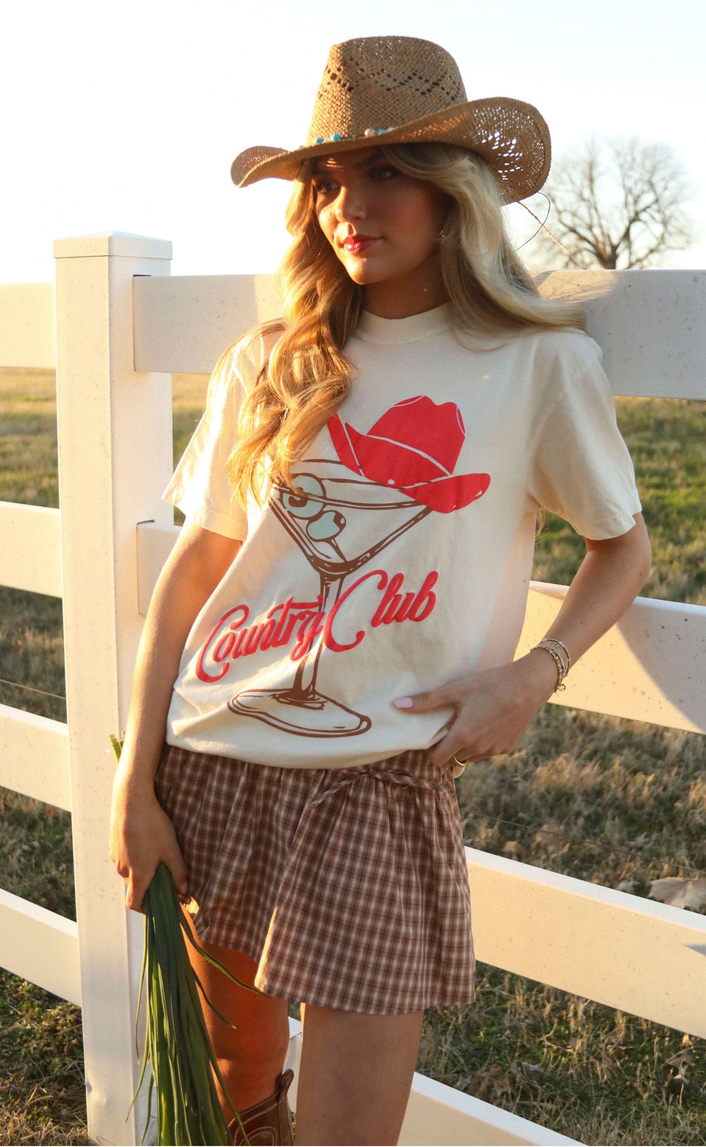 Classic Country Club Martini Graphic Tee – Perfect for Relaxed Social Gatherings